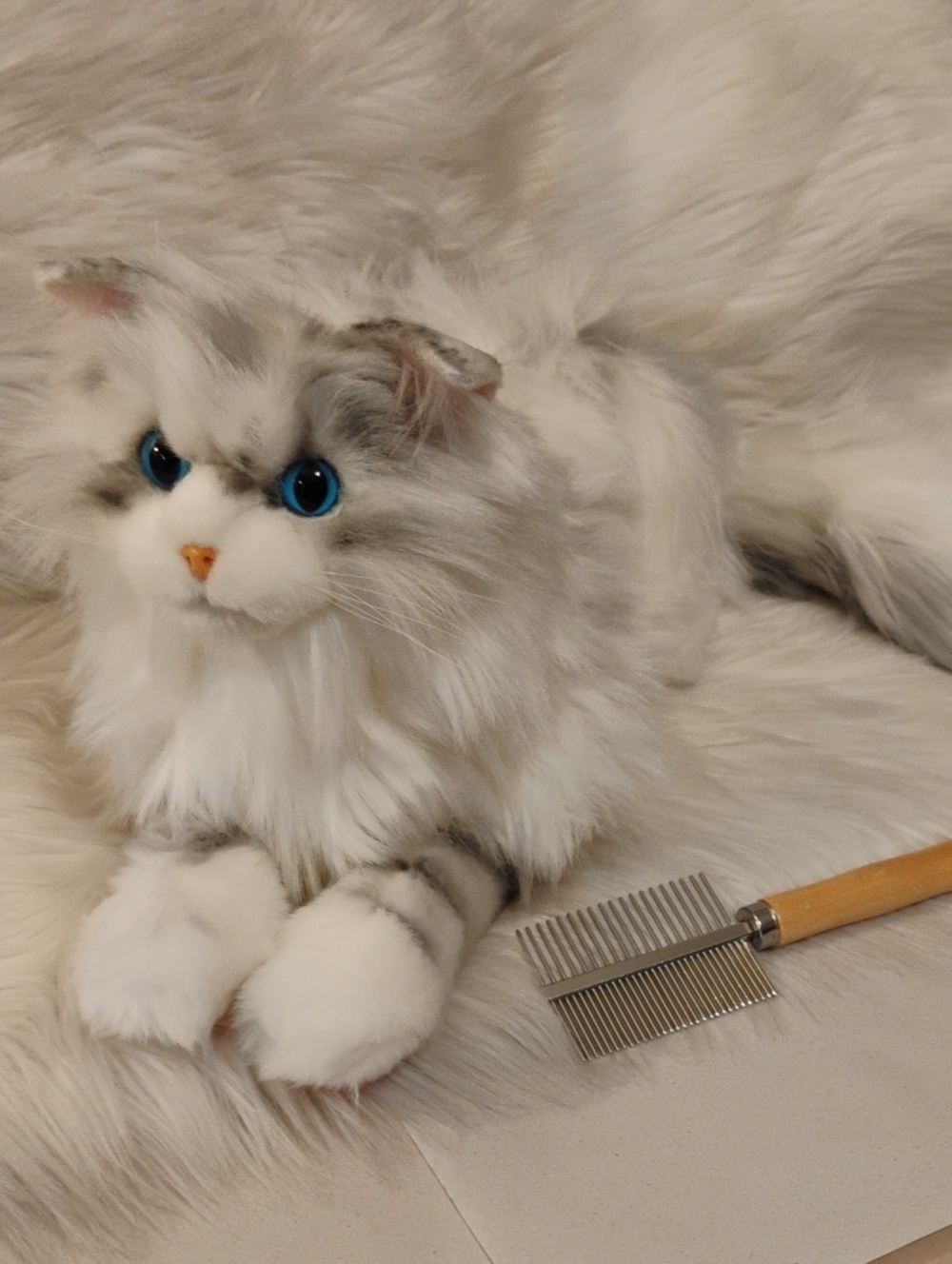 Like New Weighted Plush White & Gray Cat Grooming Brush Companion